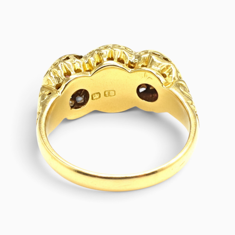 Antique Victorian or Edwardian 18ct Gold Garnet and Diamond Ring